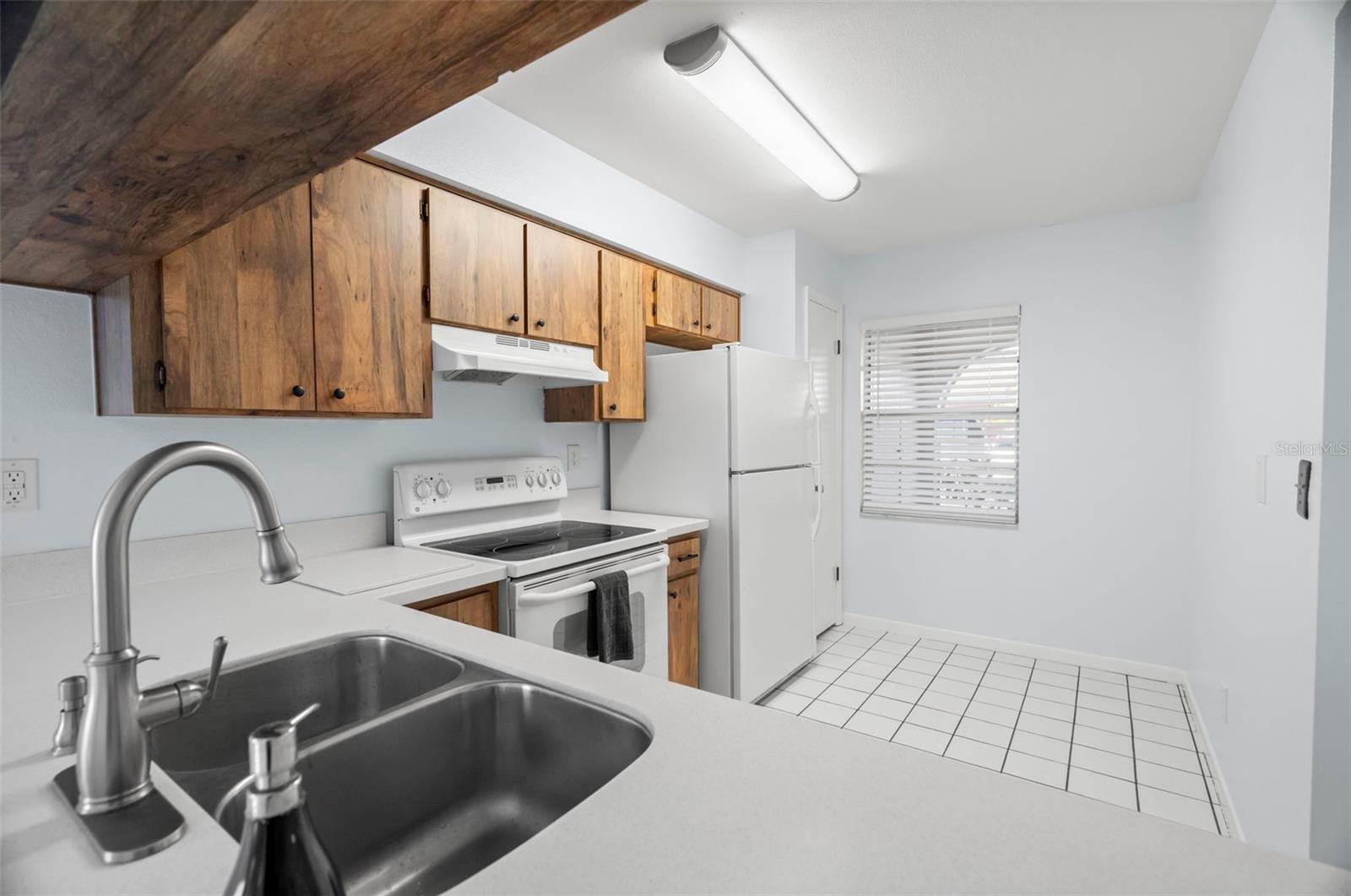 Image 10 of 41 For 6419 Bonnie Bay Circle N