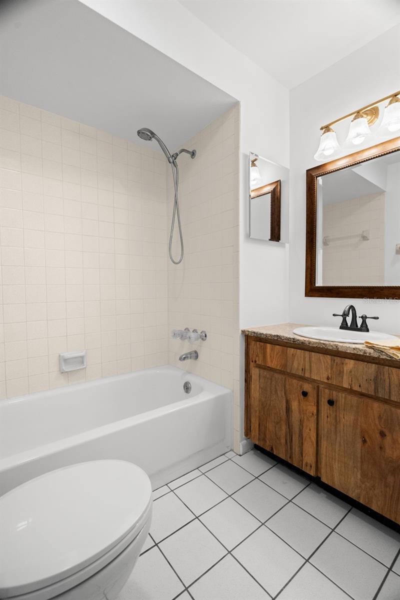 Image 19 of 41 For 6419 Bonnie Bay Circle N