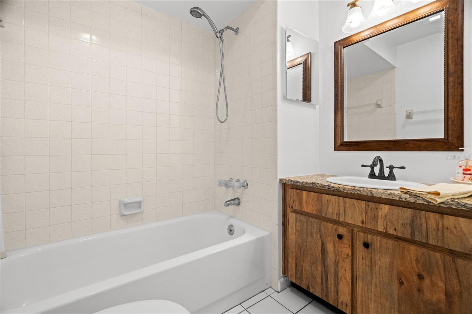 Image 20 of 41 For 6419 Bonnie Bay Circle N