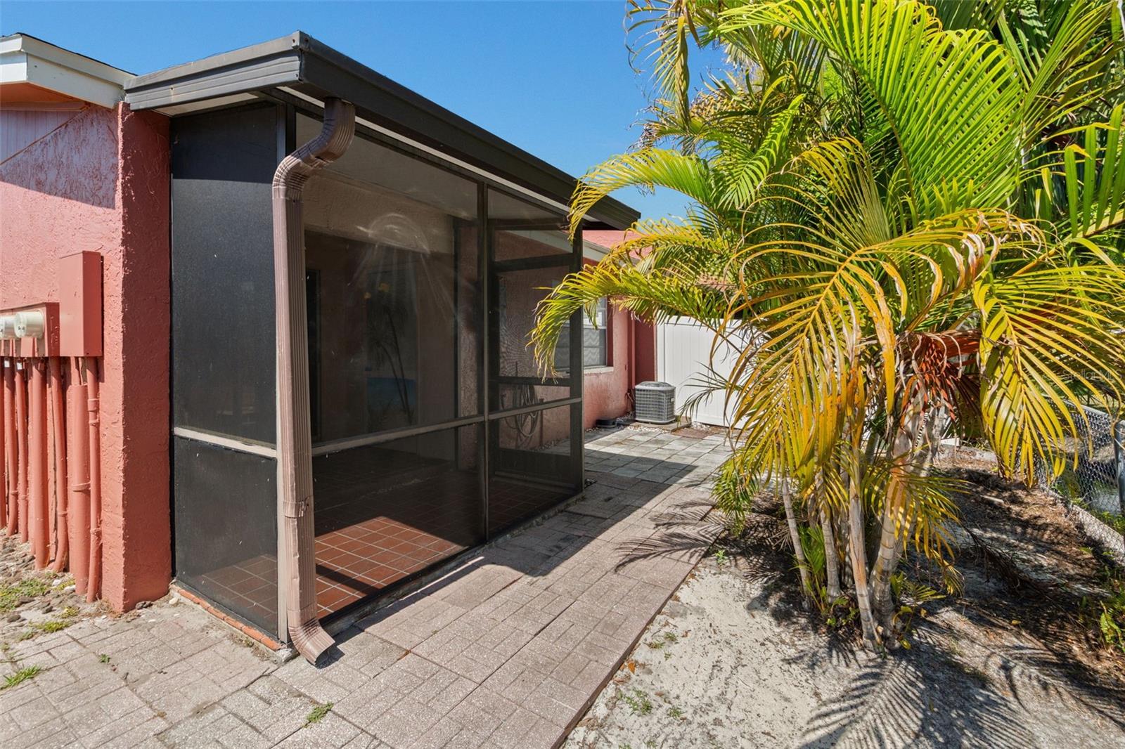 Image 29 of 41 For 6419 Bonnie Bay Circle N