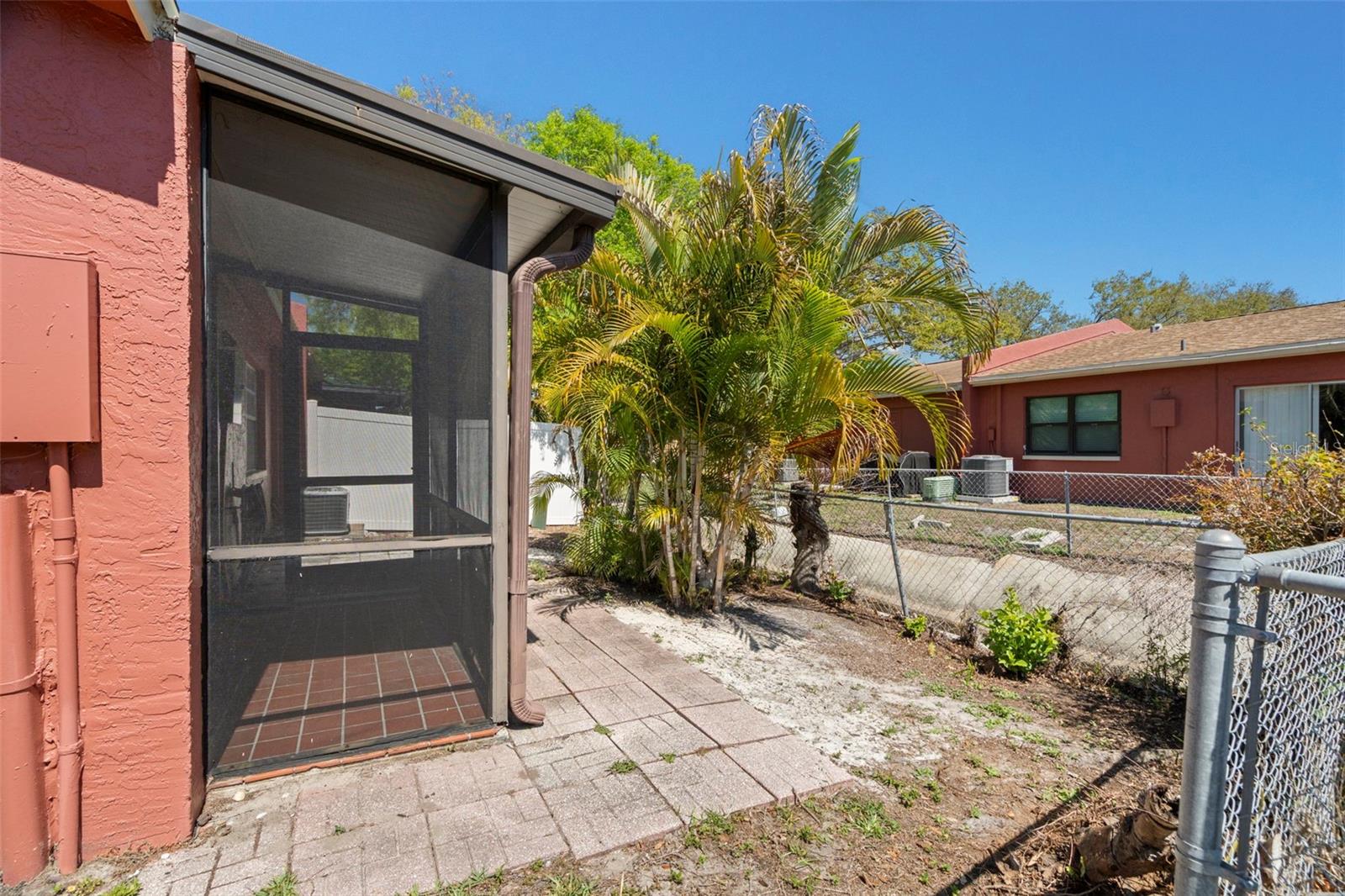 Image 30 of 41 For 6419 Bonnie Bay Circle N