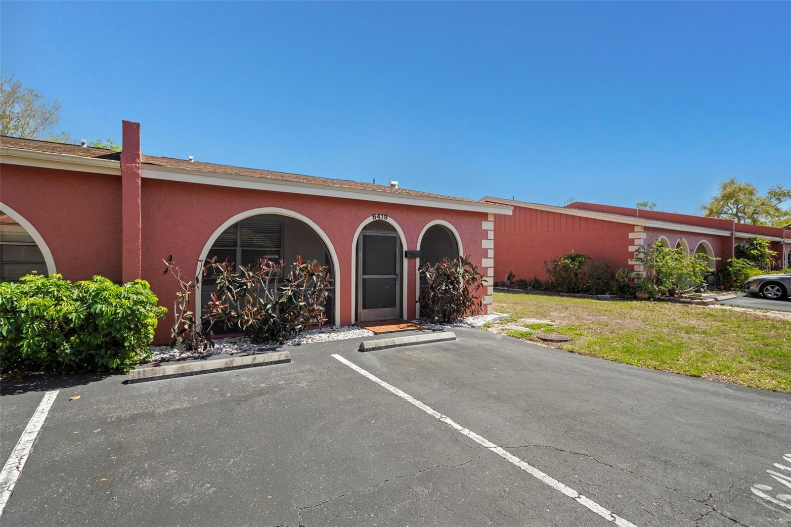 Image 32 of 41 For 6419 Bonnie Bay Circle N