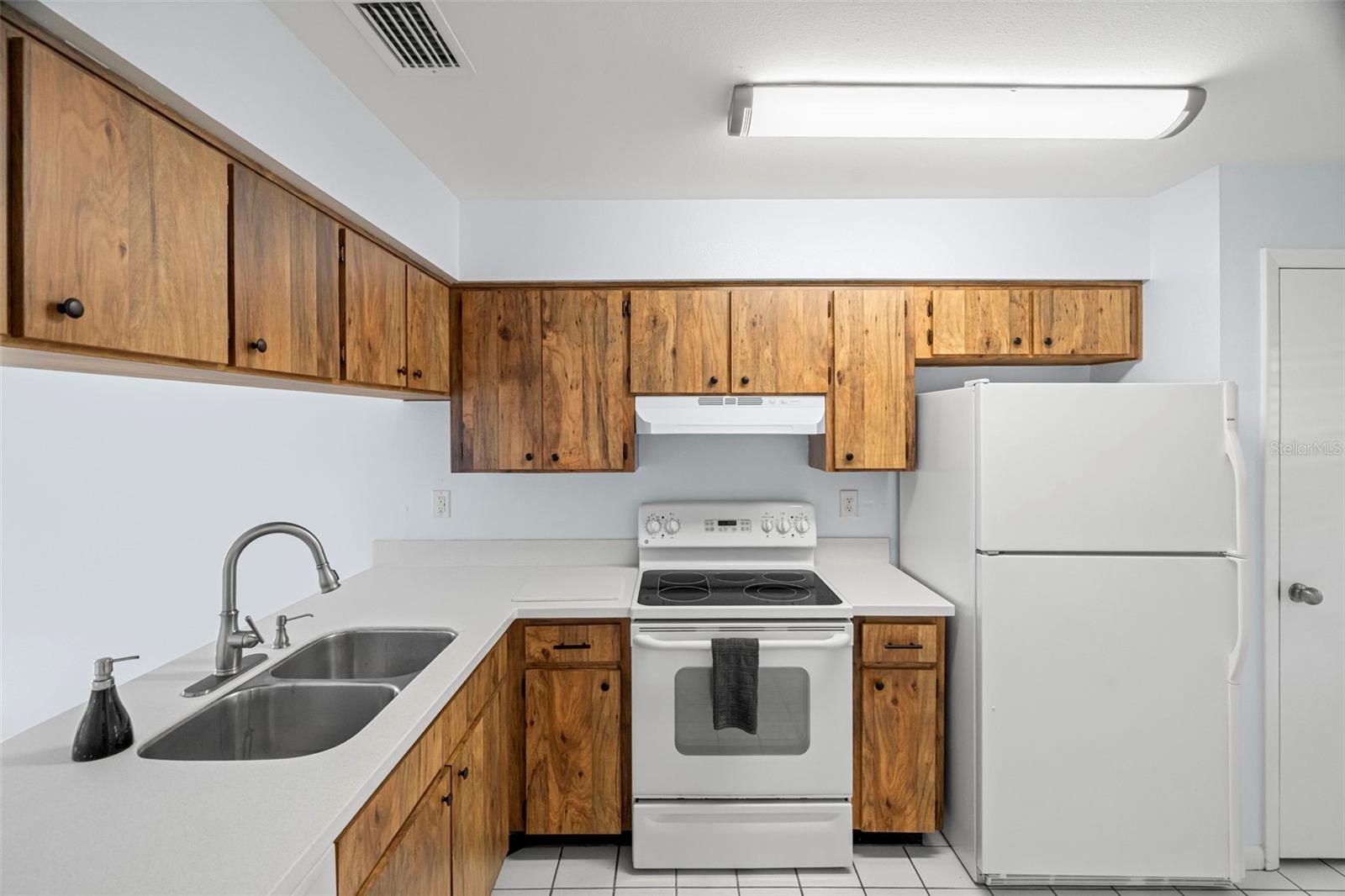 Image 7 of 41 For 6419 Bonnie Bay Circle N