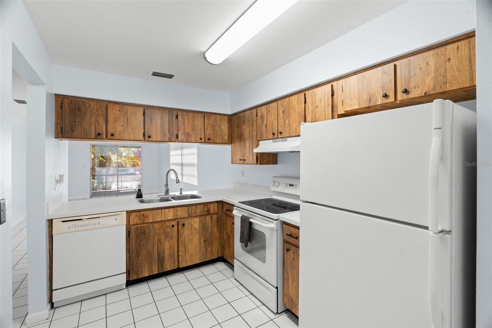 Image 9 of 41 For 6419 Bonnie Bay Circle N