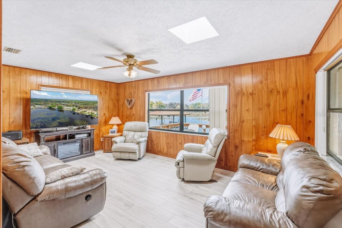 Image 16 of 65 For 9103 Aqua Vista Drive