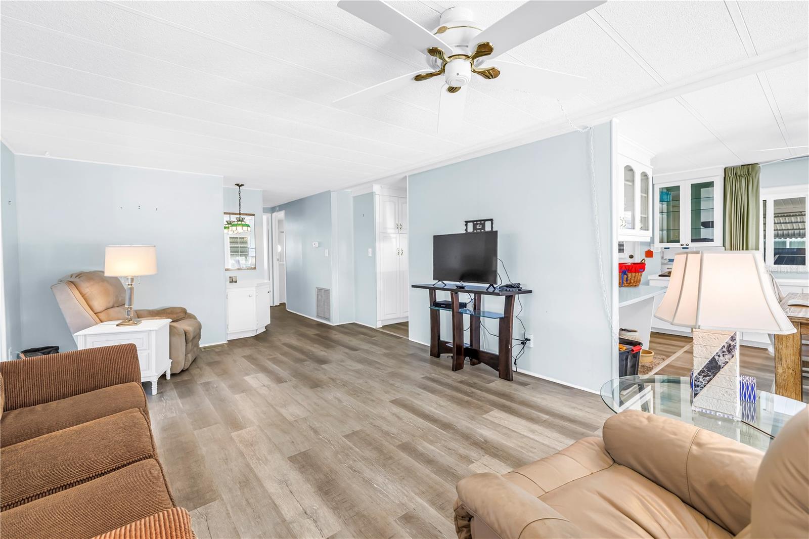 Image 17 of 53 For 1100 Belcher Road S 502