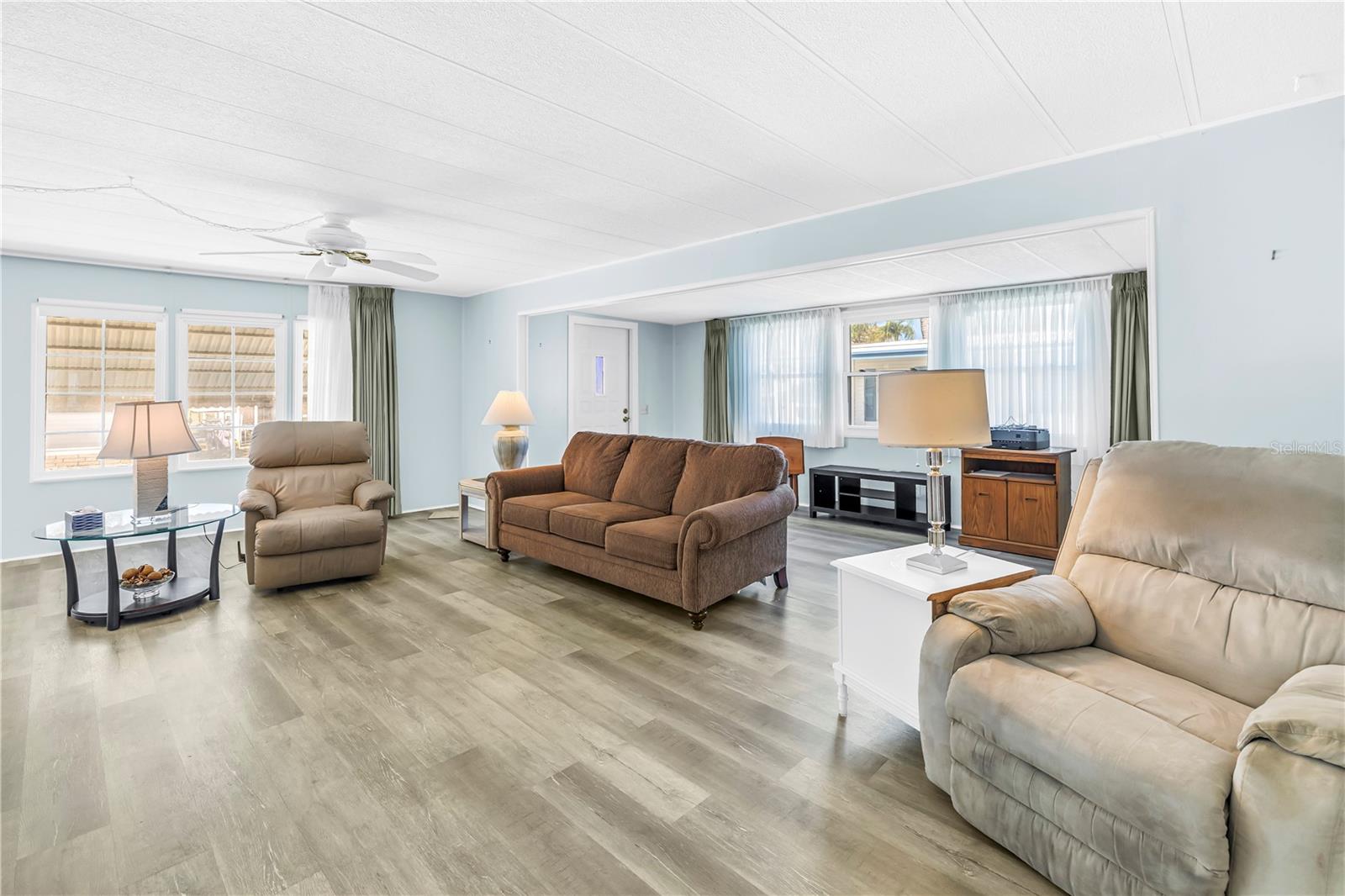 Image 6 of 53 For 1100 Belcher Road S 502