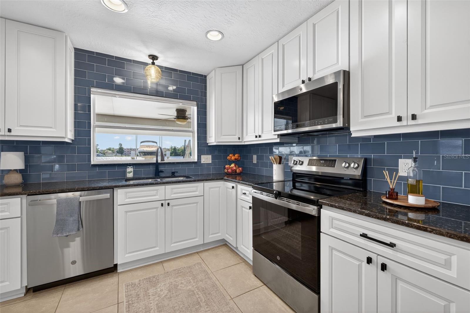 Image 27 of 56 For 8848 Sunlit Cove Drive Ne