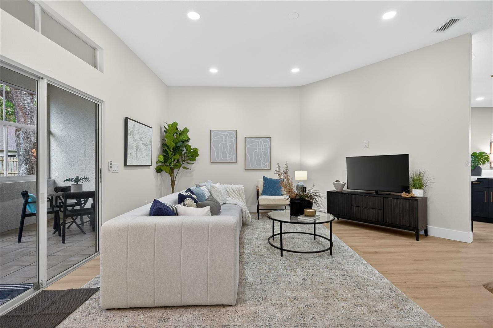 Image 14 of 57 For 18917 Edinborough Way