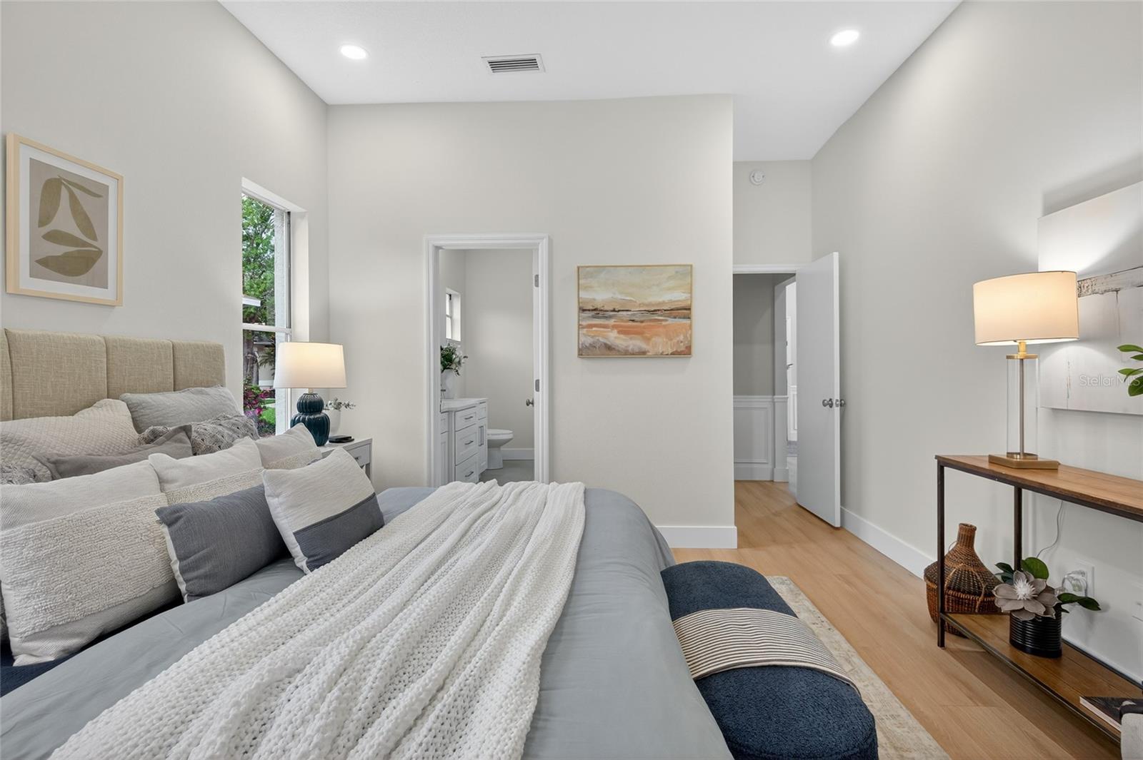 Image 19 of 57 For 18917 Edinborough Way