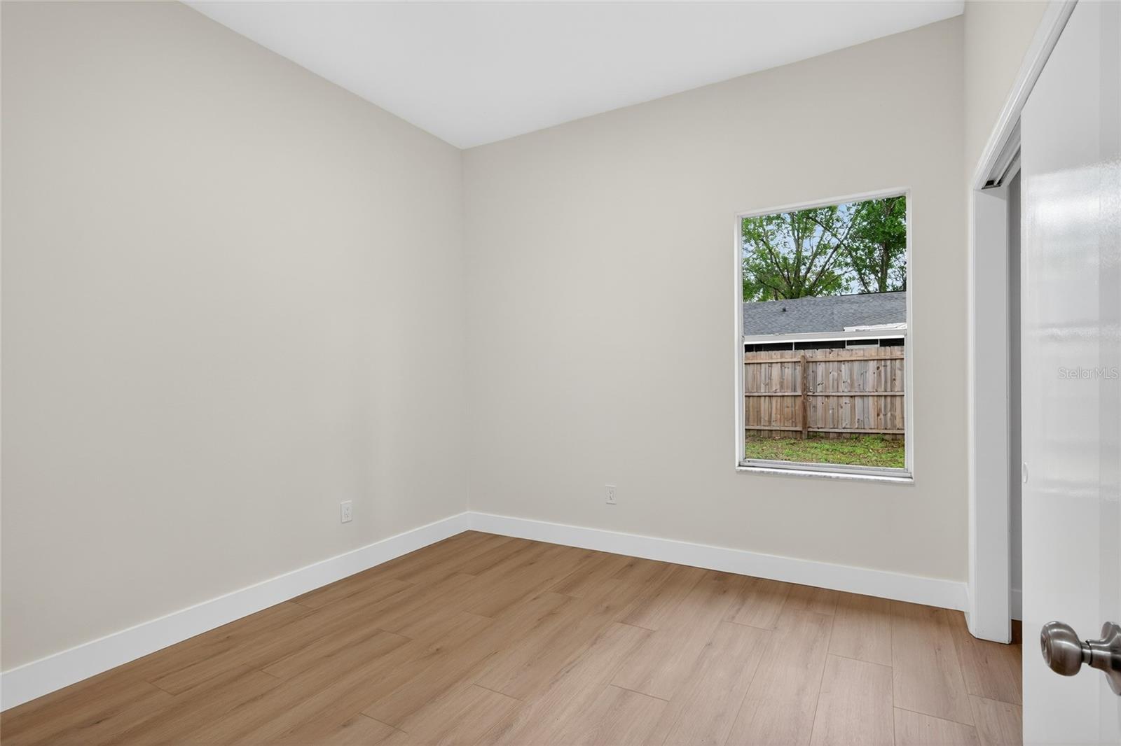 Image 36 of 57 For 18917 Edinborough Way