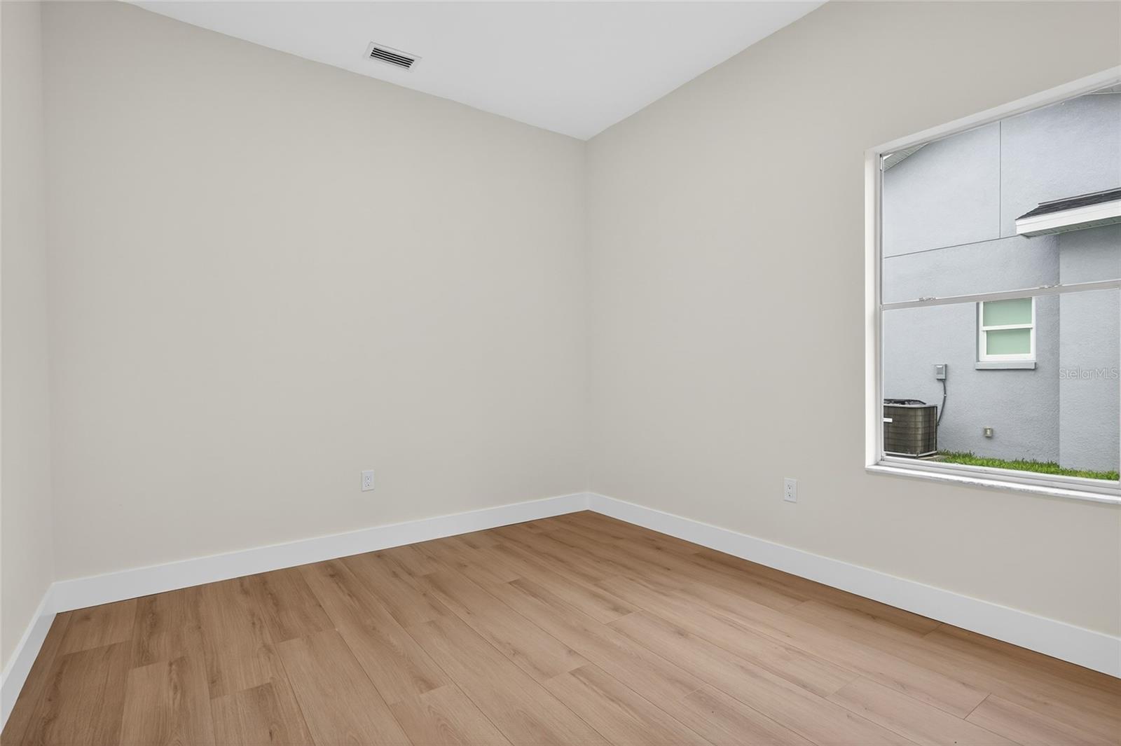 Image 38 of 57 For 18917 Edinborough Way