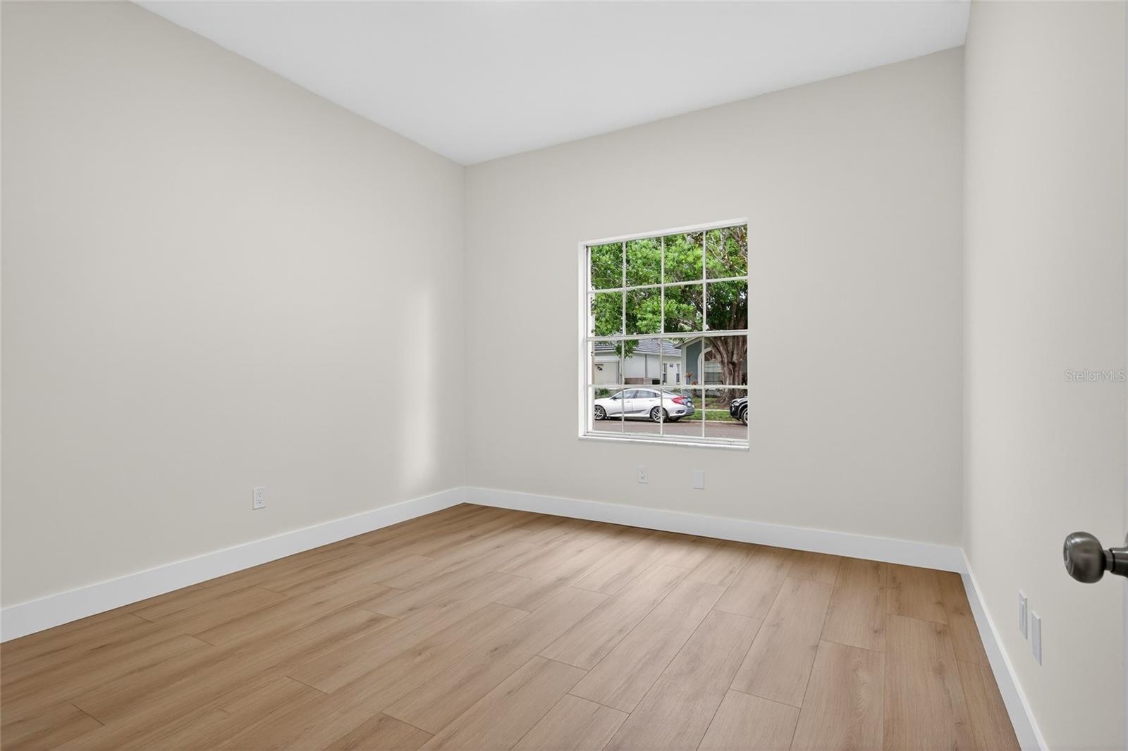 Image 40 of 57 For 18917 Edinborough Way