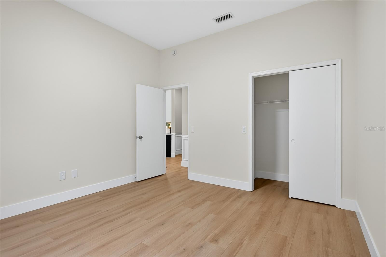 Image 41 of 57 For 18917 Edinborough Way