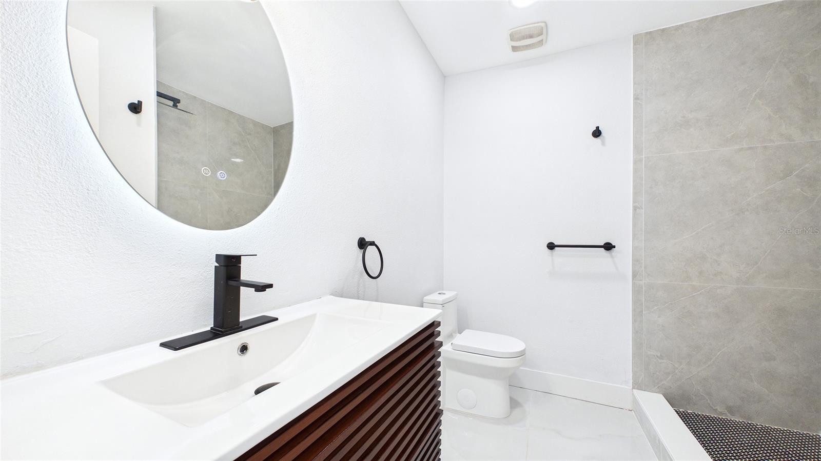 Image 26 of 53 For 1778 New Hampshire Avenue Ne