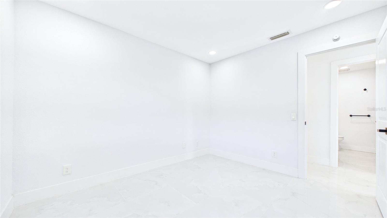 Image 40 of 53 For 1778 New Hampshire Avenue Ne