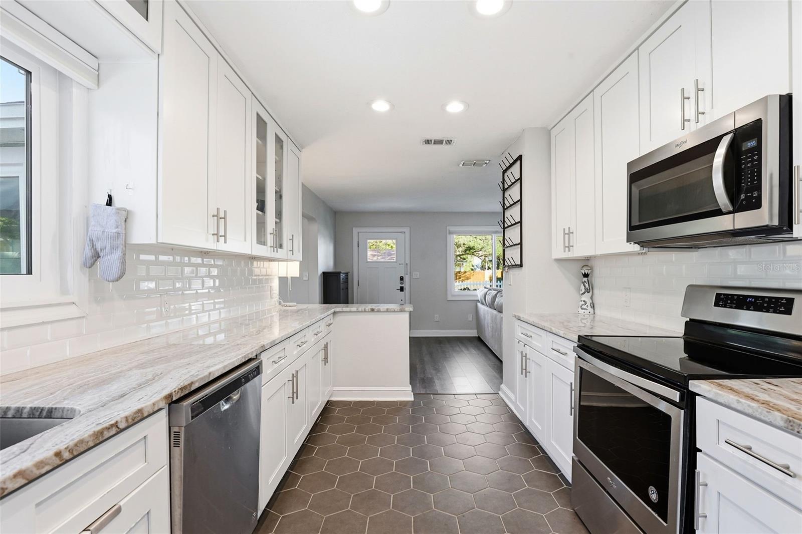 Image 13 of 58 For 4410 Euclid Avenue