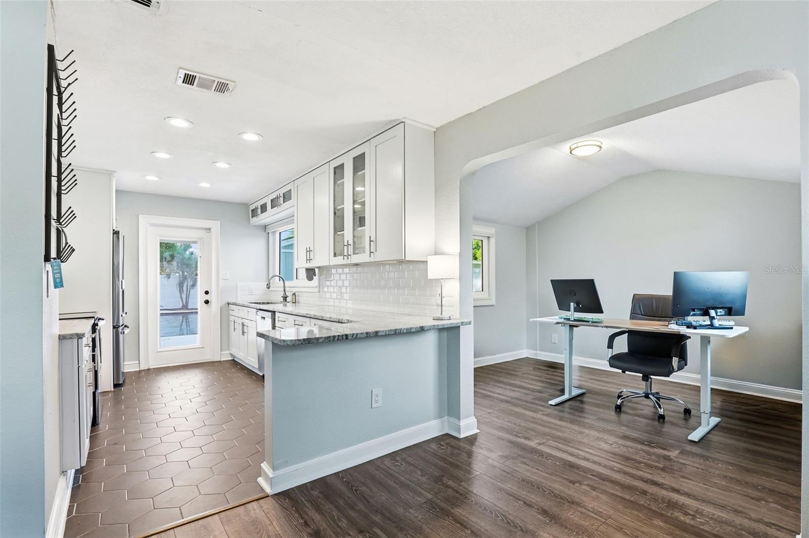 Image 15 of 58 For 4410 Euclid Avenue