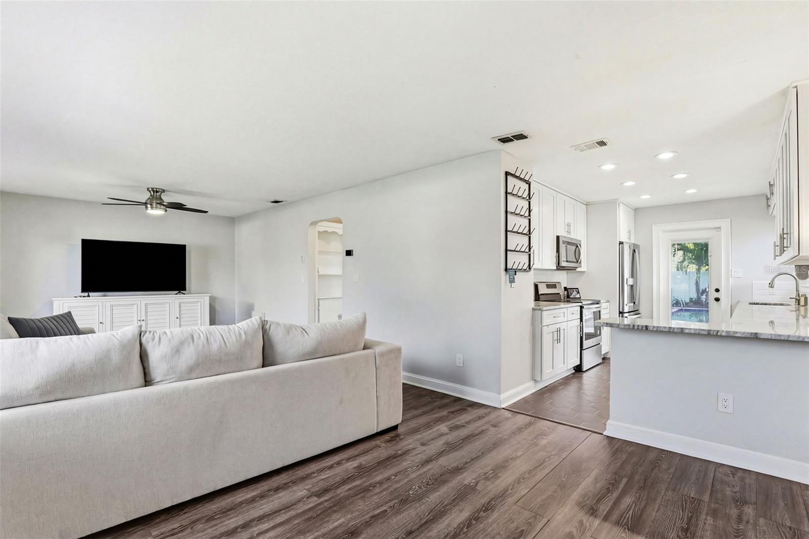 Image 9 of 58 For 4410 Euclid Avenue