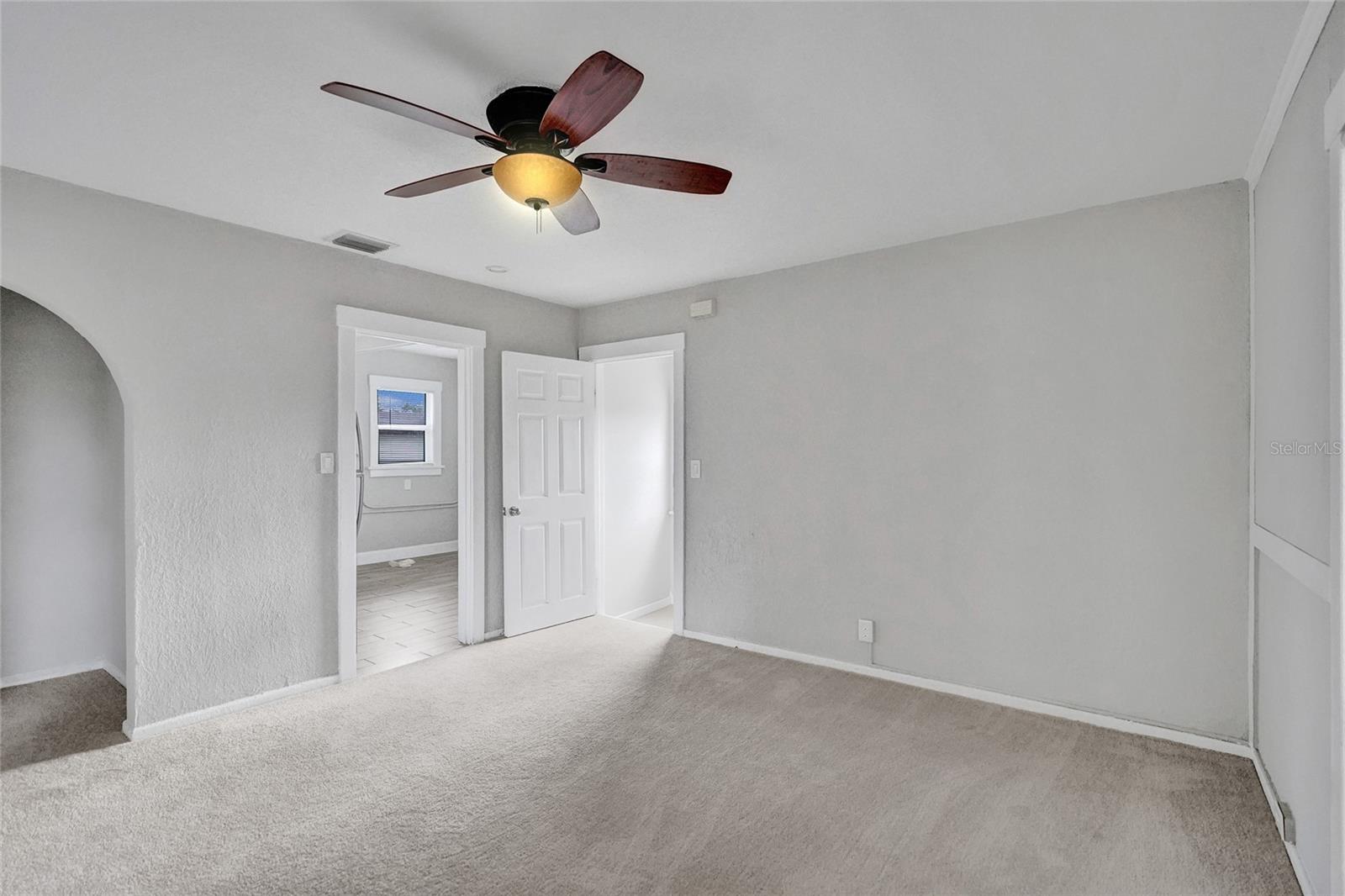 Image 19 of 55 For 924 Mcintosh Street