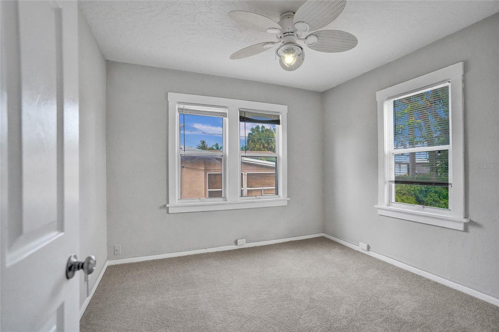 Image 23 of 55 For 924 Mcintosh Street