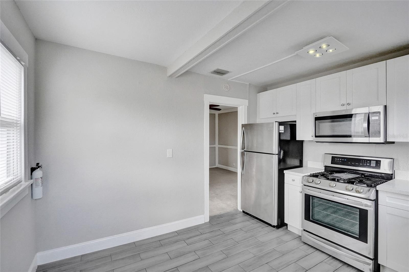 Image 7 of 55 For 924 Mcintosh Street