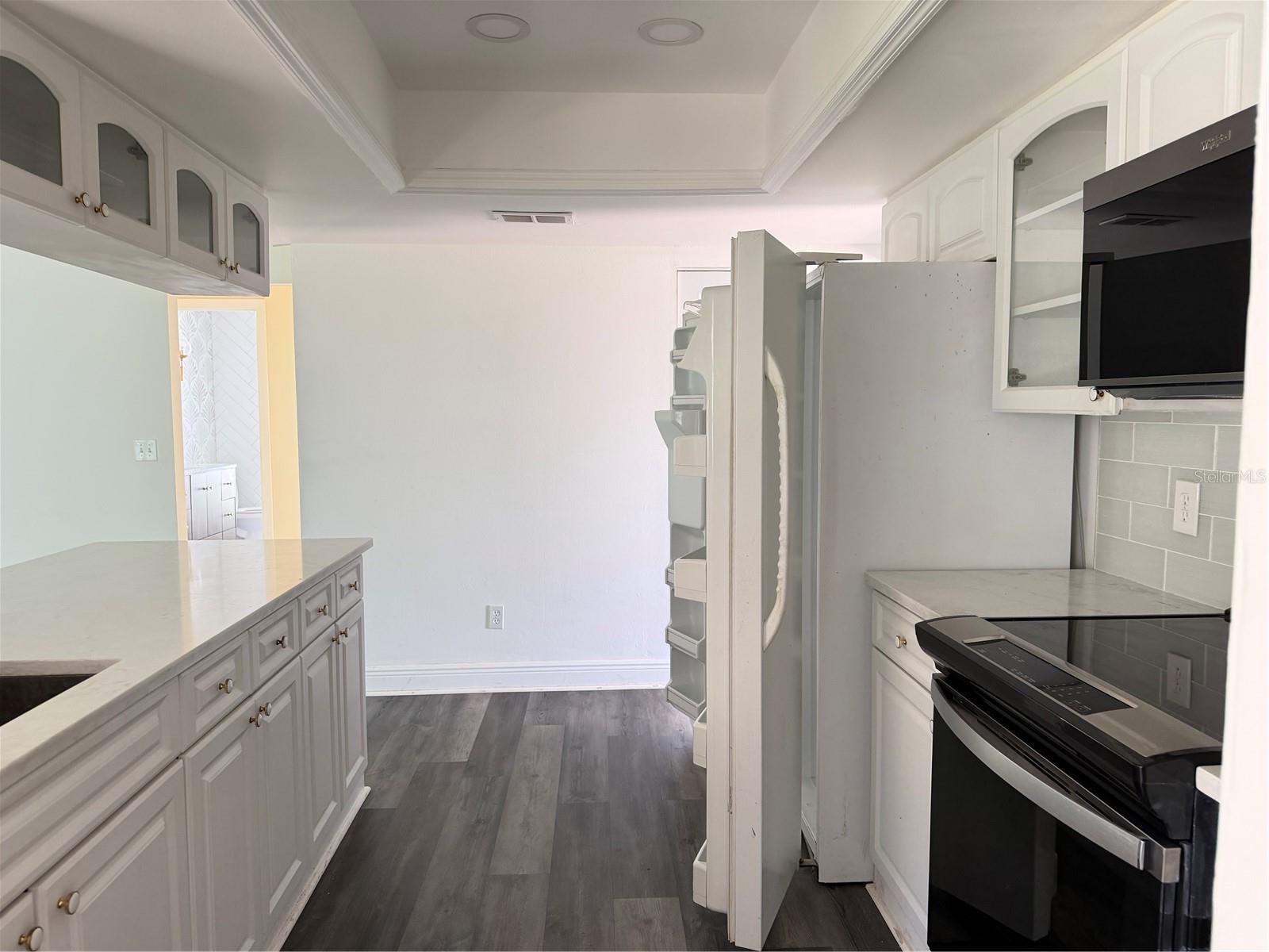 Image 7 of 20 For 8012 Habana Avenue