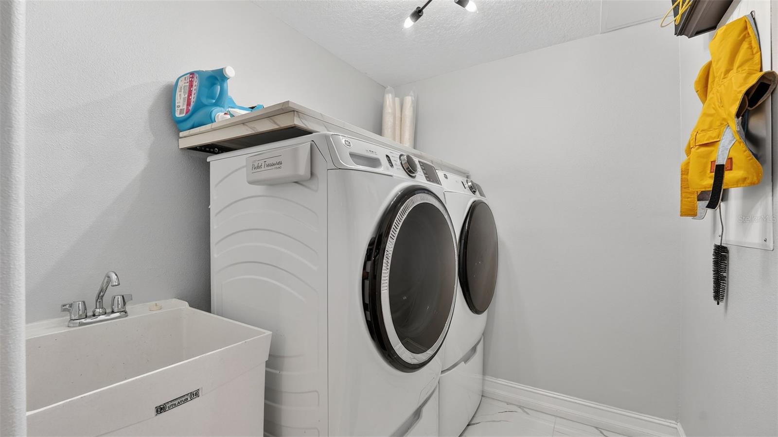 Image 32 of 45 For 1805 Riverside Drive 302