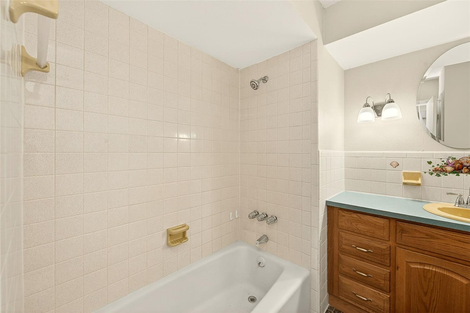 Listing photo id 10 for 1220 Vinewood Drive