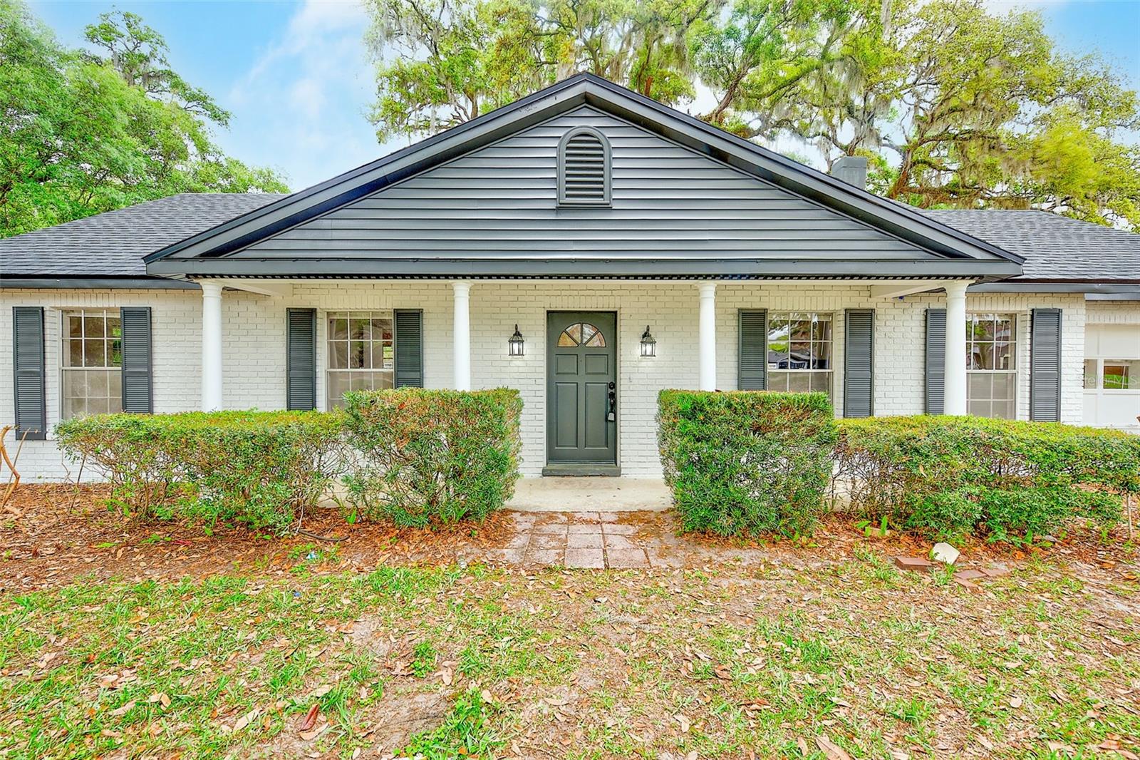 Listing photo id 13 for 1220 Vinewood Drive