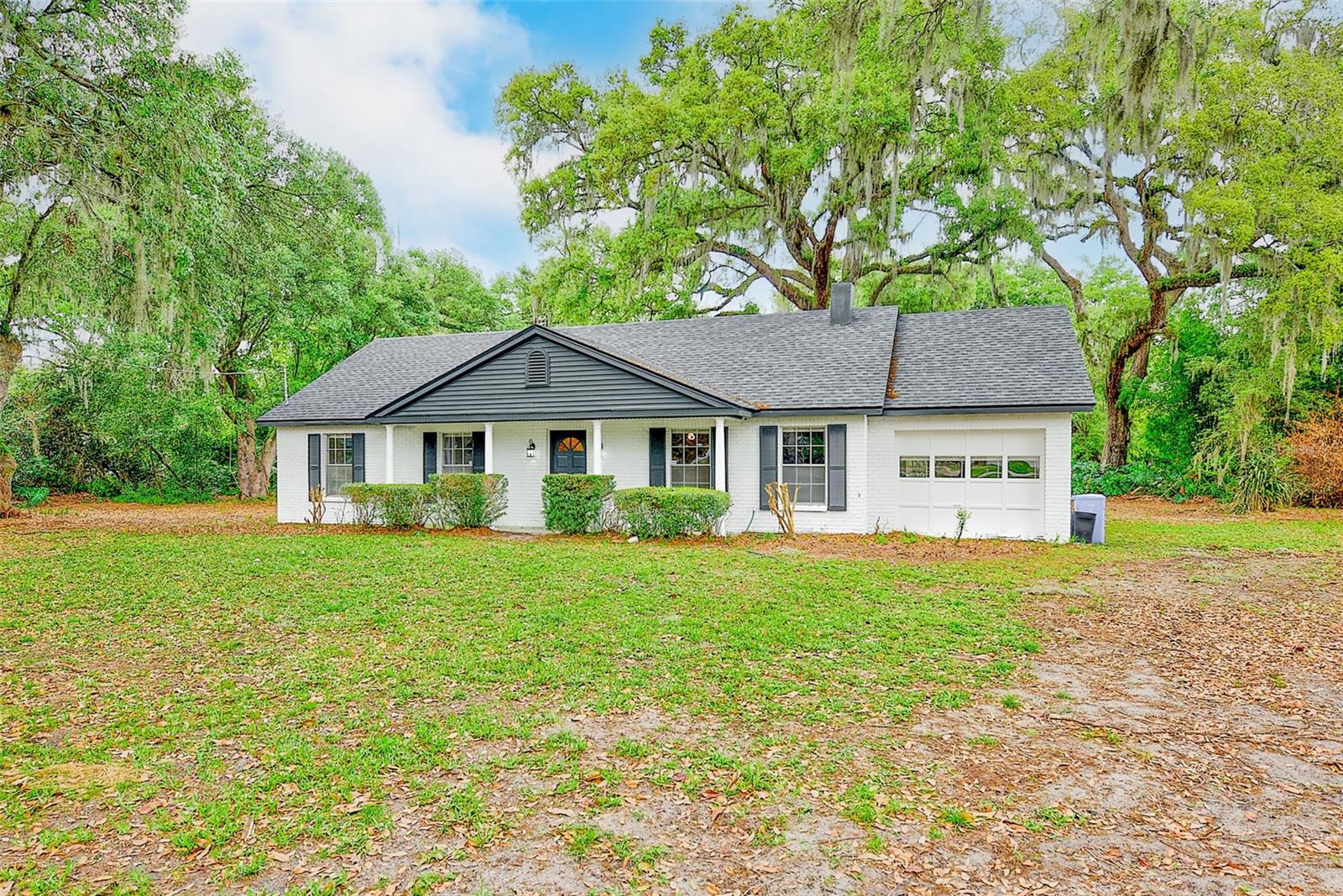 Listing photo id 14 for 1220 Vinewood Drive