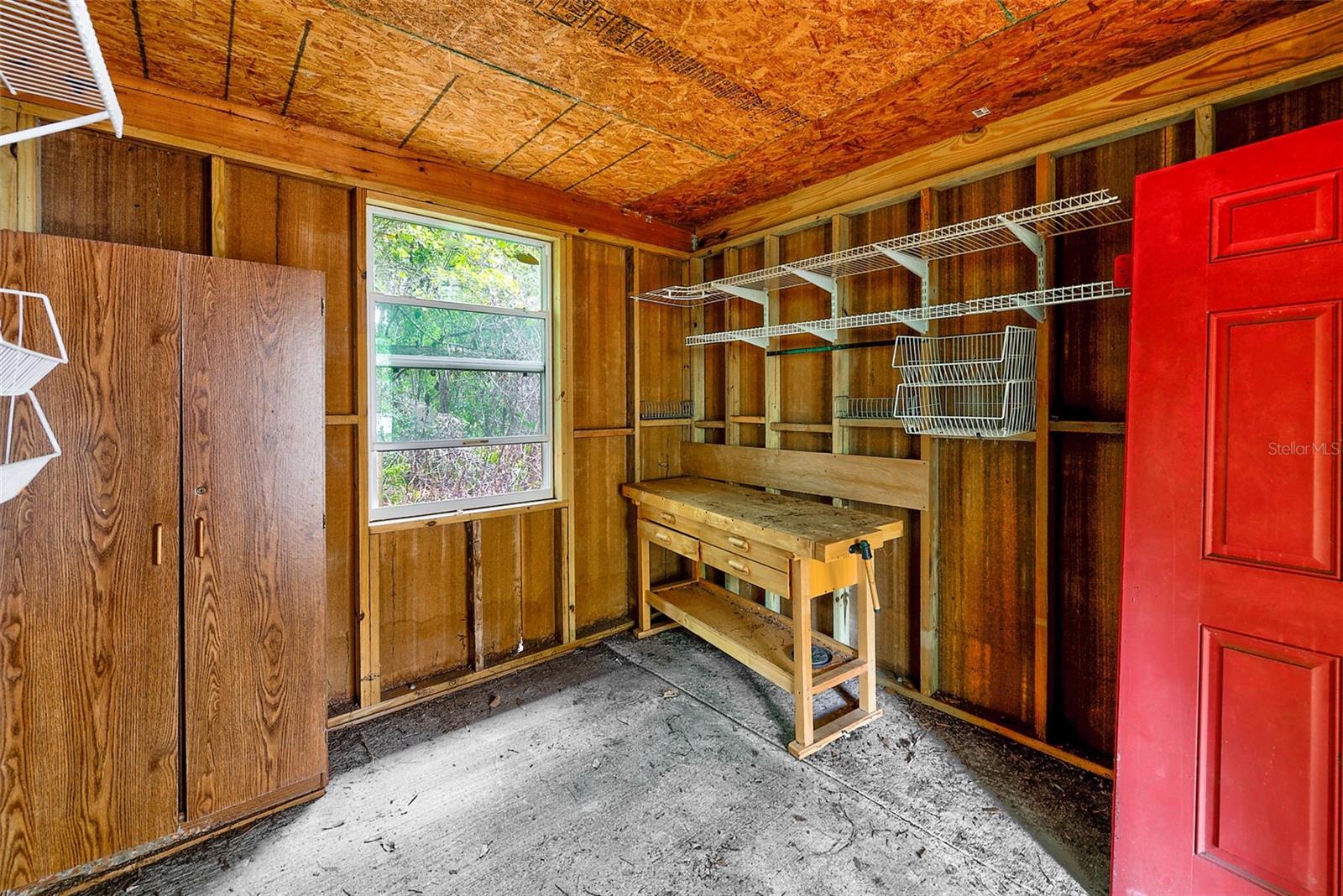 Listing photo id 23 for 1220 Vinewood Drive