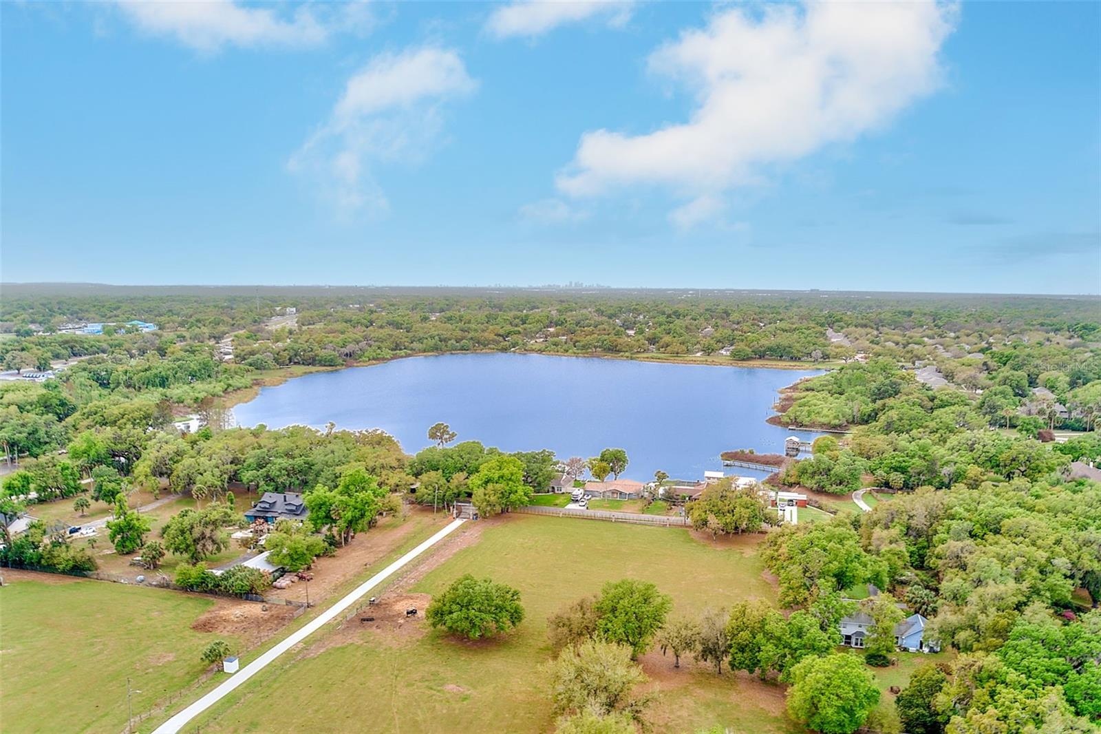 Listing photo id 28 for 1220 Vinewood Drive