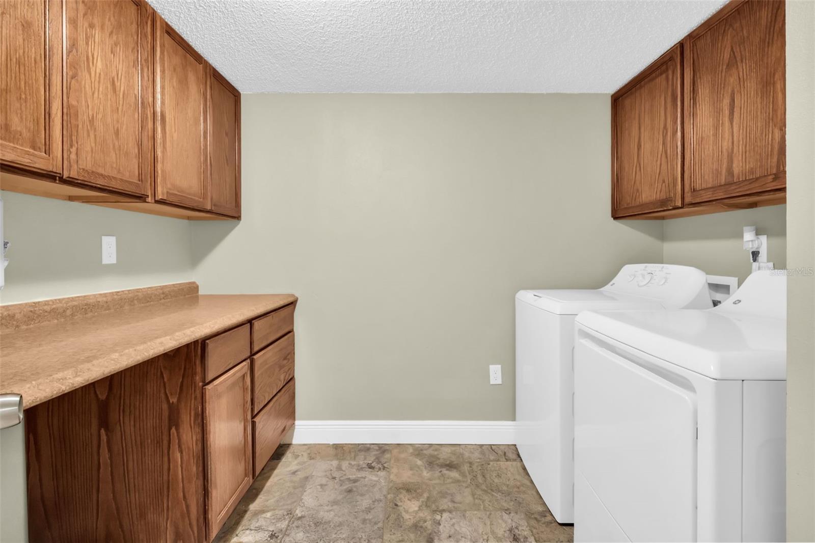 Image 17 of 38 For 1400 Pine Glen Lane D2