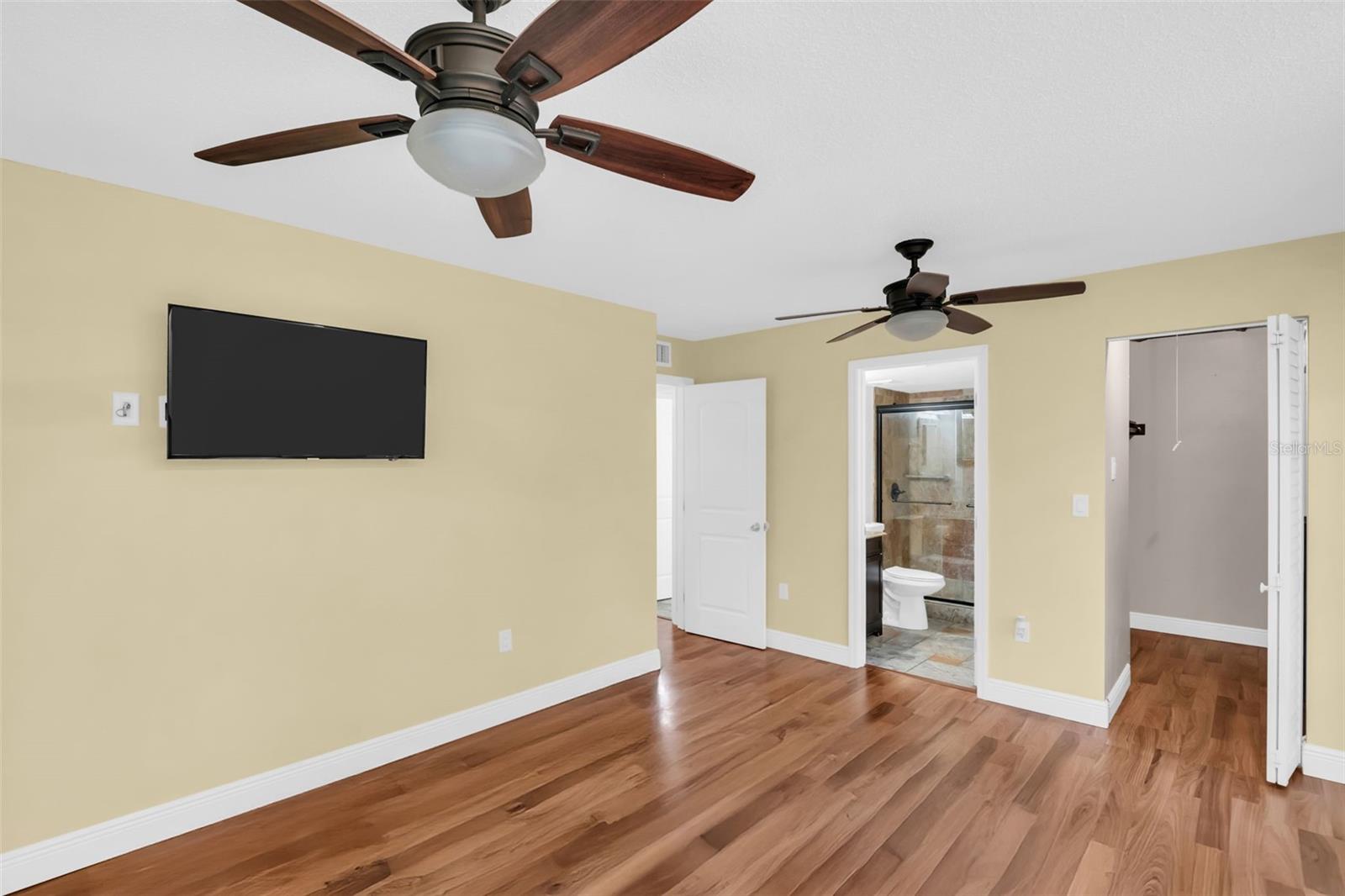 Image 30 of 38 For 1400 Pine Glen Lane D2