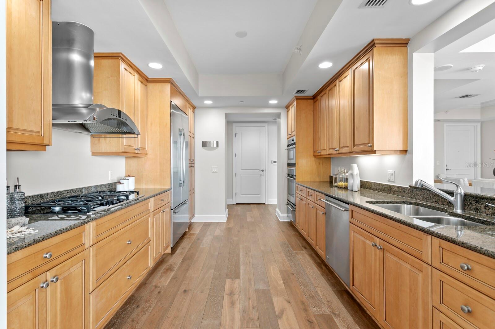 Listing photo id 14 for 300 Beach Drive Ne 2604