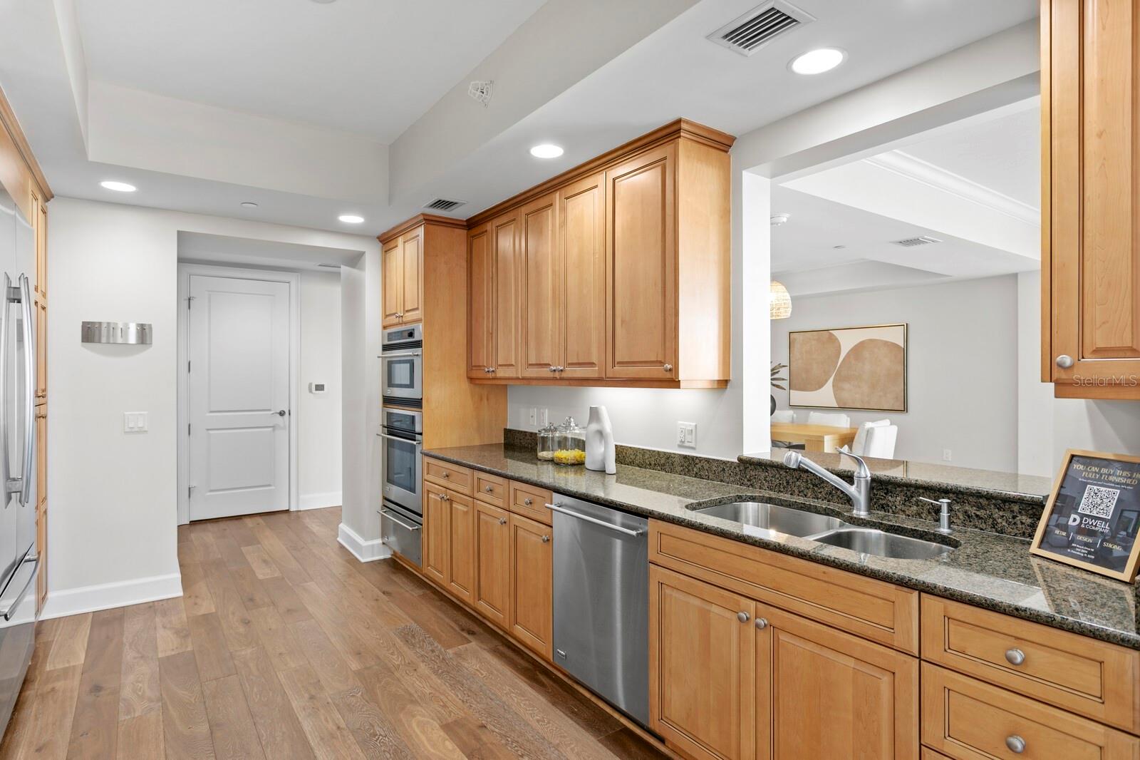 Listing photo id 18 for 300 Beach Drive Ne 2604