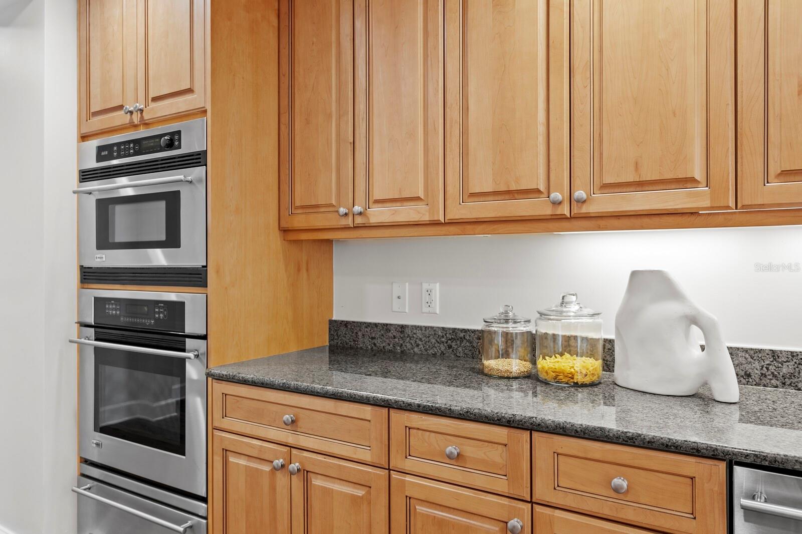 Listing photo id 19 for 300 Beach Drive Ne 2604