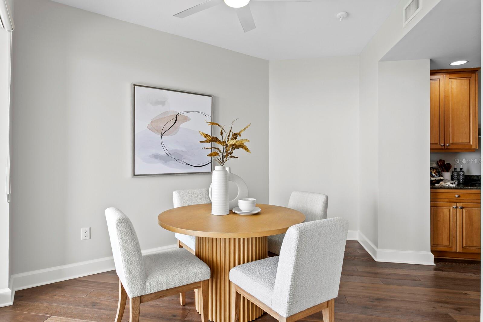 Listing photo id 21 for 300 Beach Drive Ne 2604