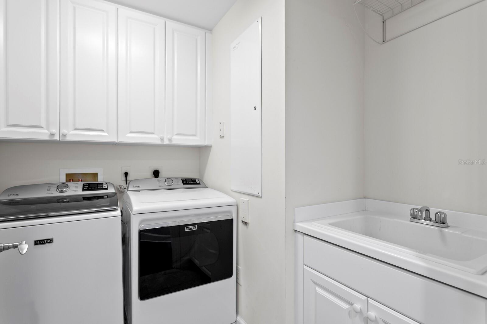 Listing photo id 37 for 300 Beach Drive Ne 2604