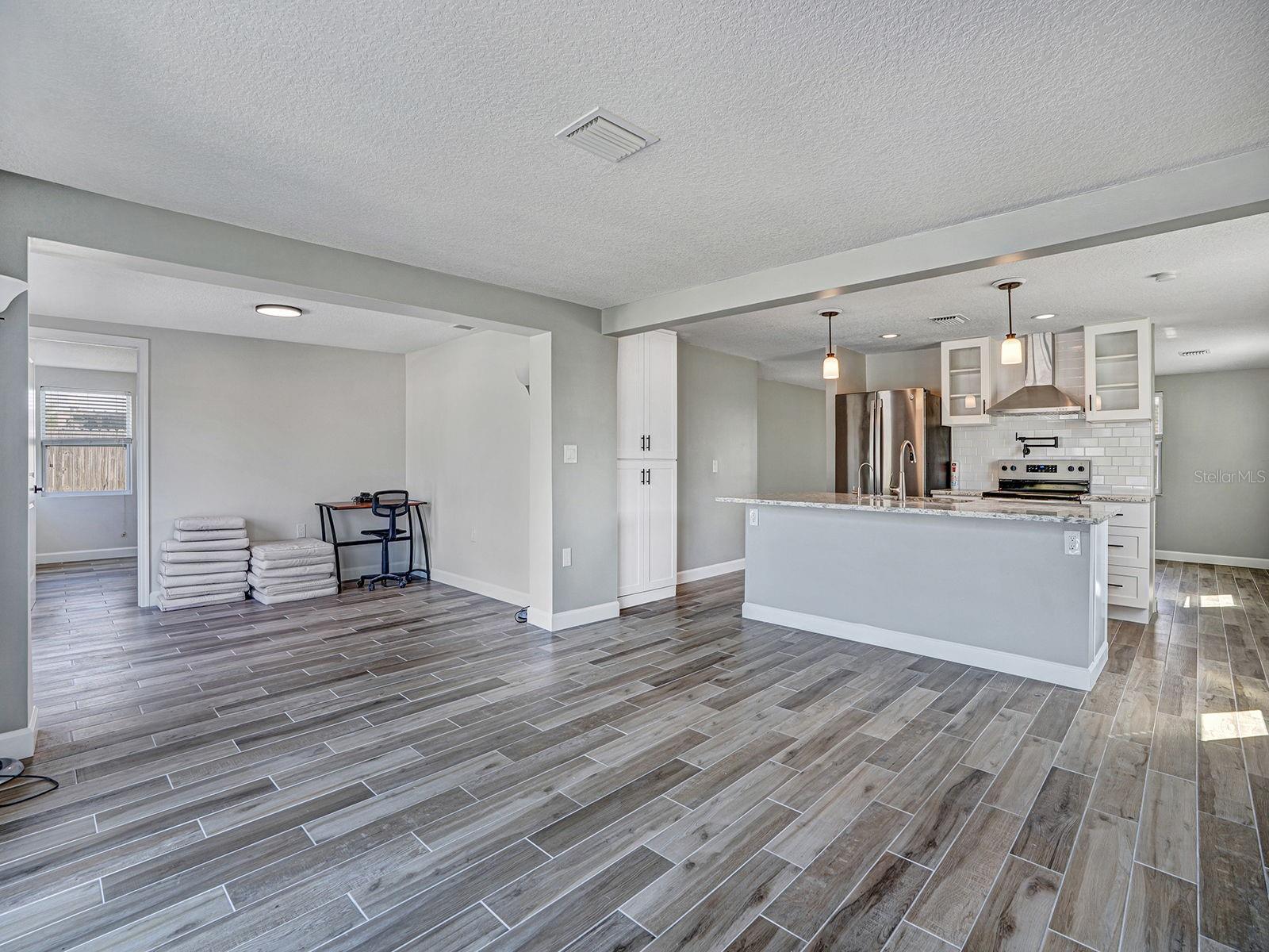 Image 15 of 50 For 13727 Coco  