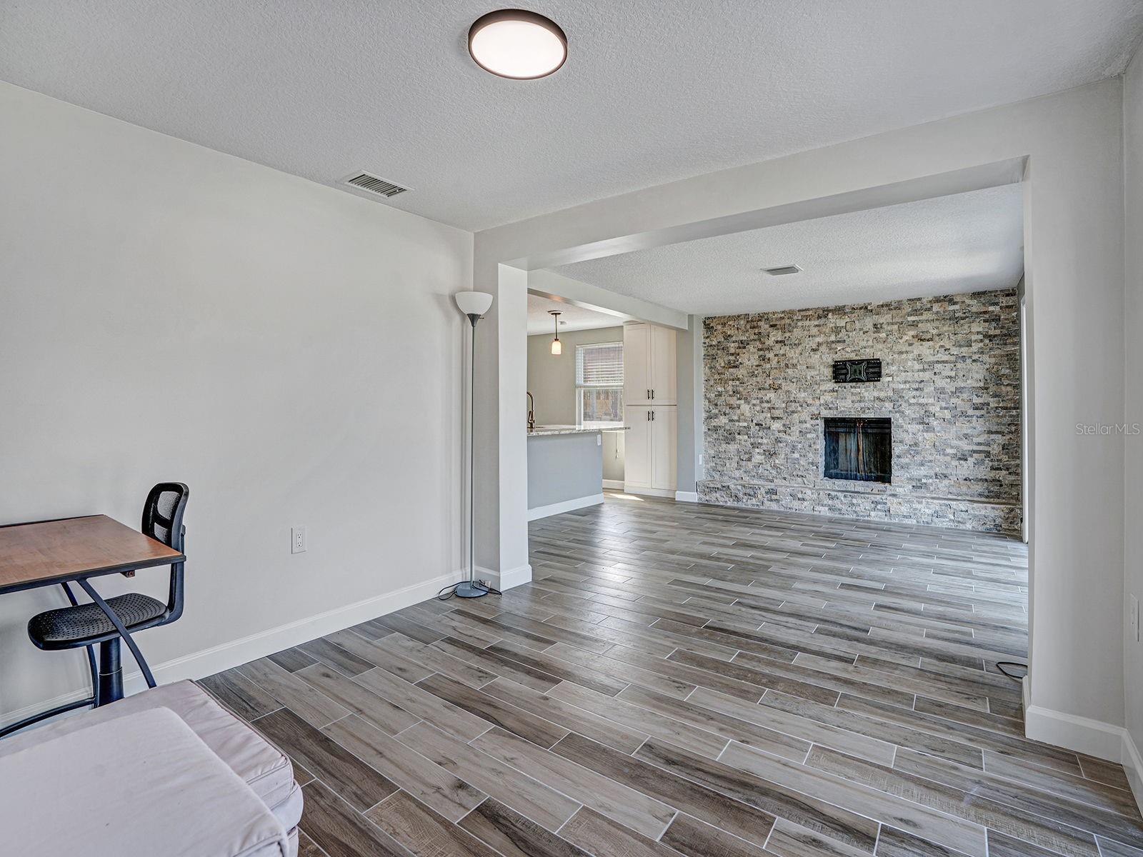 Image 19 of 50 For 13727 Coco  