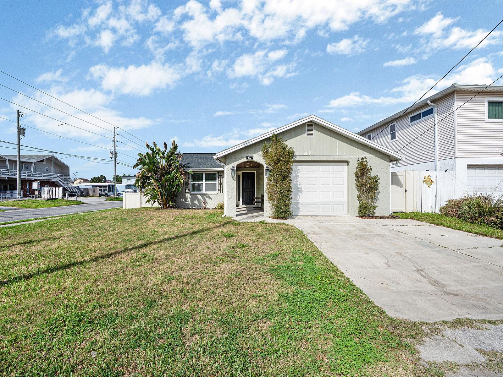 Image 3 of 50 For 13727 Coco  