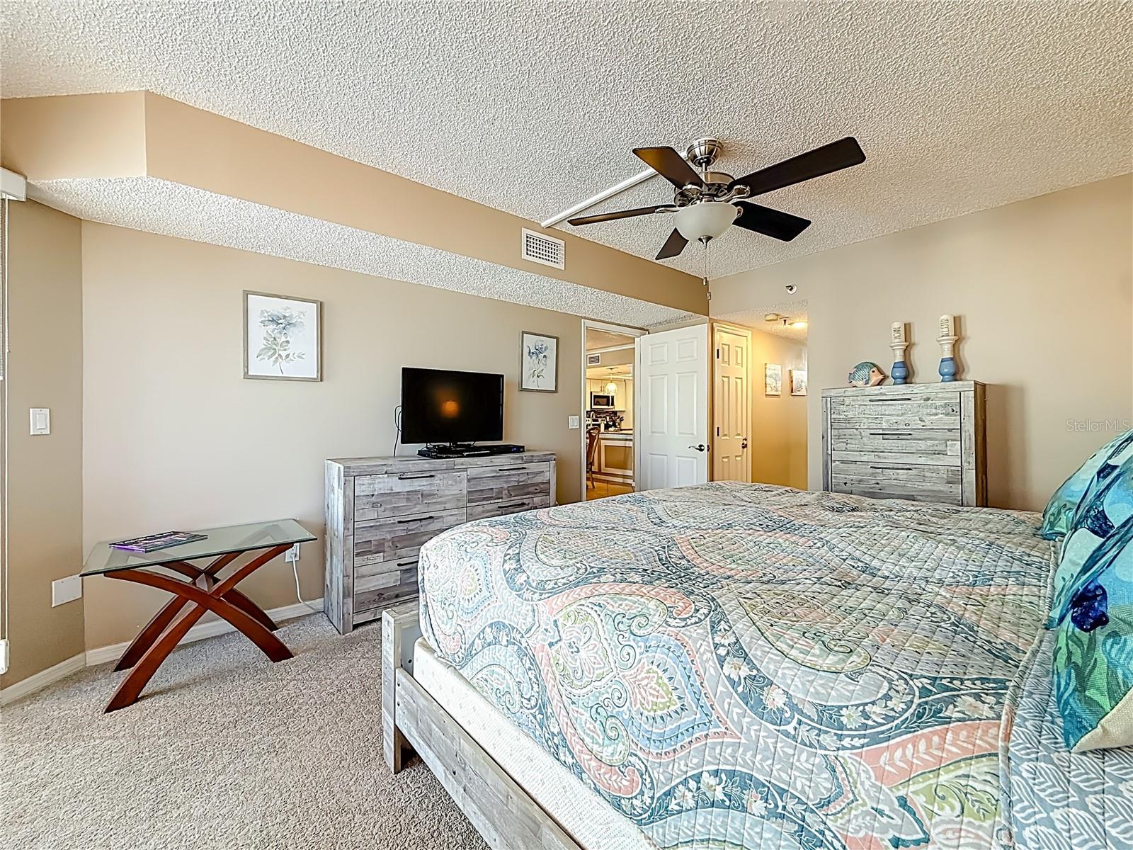 Image 23 of 62 For 18400 Gulf Boulevard 1312