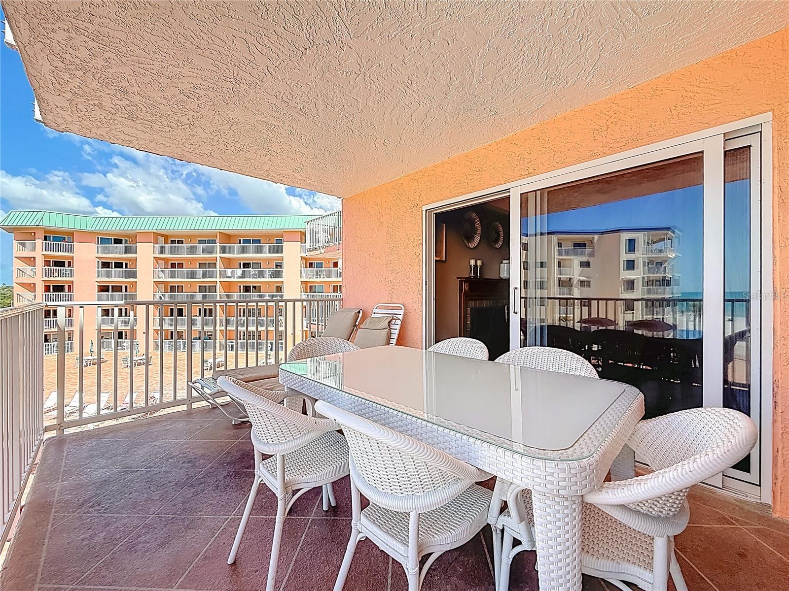 Image 34 of 62 For 18400 Gulf Boulevard 1312