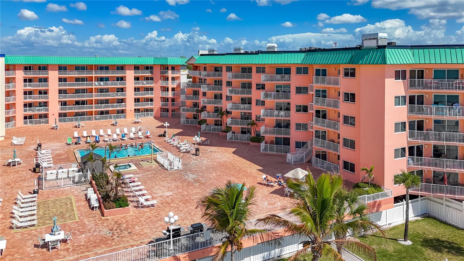 Image 38 of 62 For 18400 Gulf Boulevard 1312