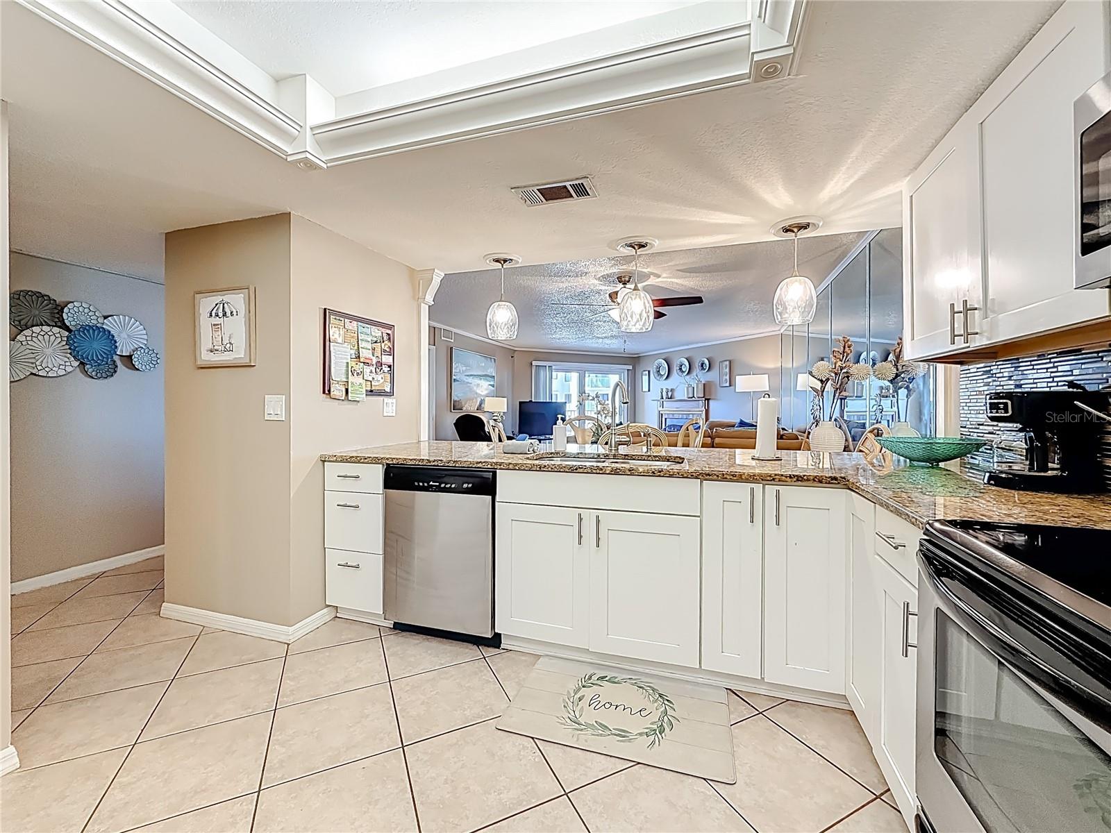 Image 6 of 62 For 18400 Gulf Boulevard 1312