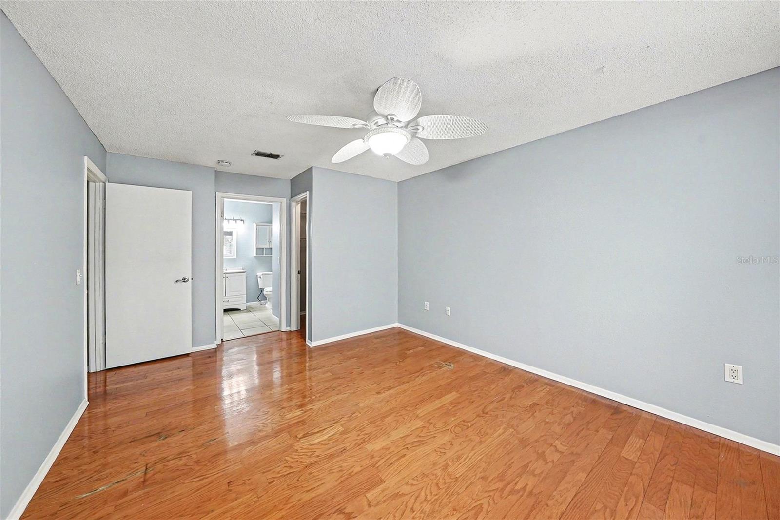 Listing photo id 9 for 9481 Highland Oak Drive 1416