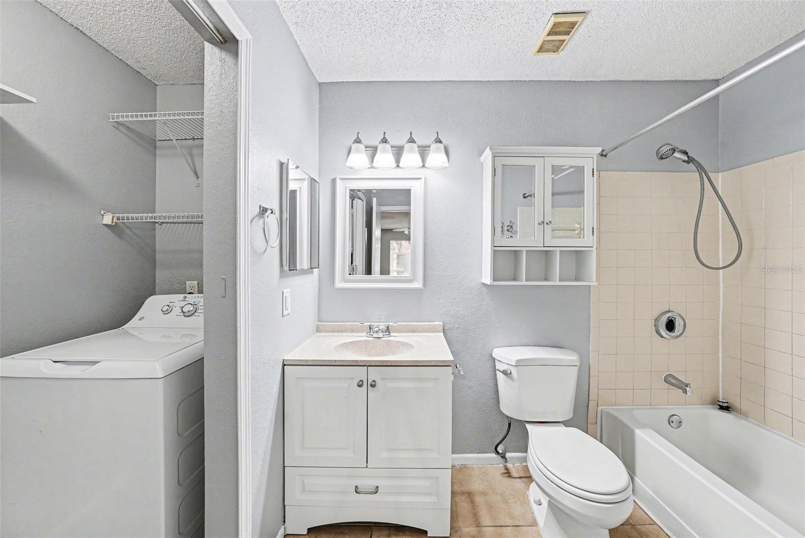 Listing photo id 11 for 9481 Highland Oak Drive 1416