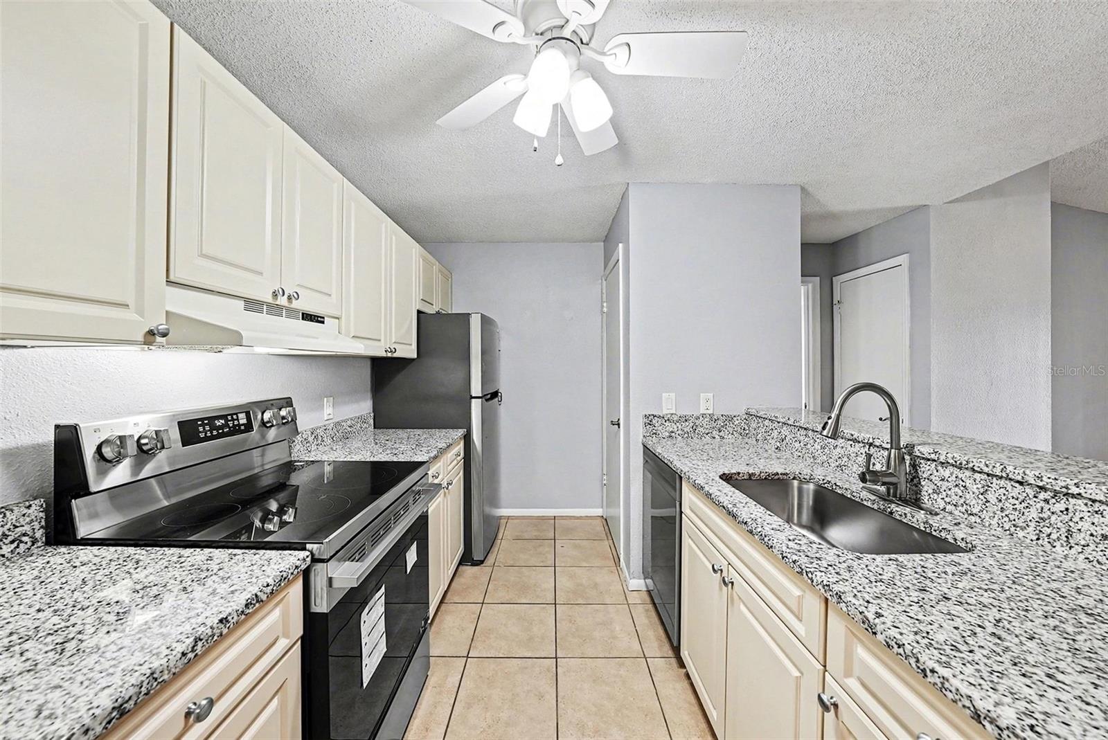 Listing photo id 3 for 9481 Highland Oak Drive 1416